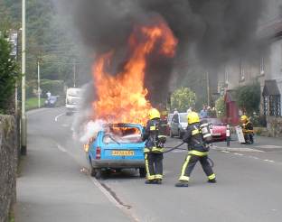 Reliant Robin on fire